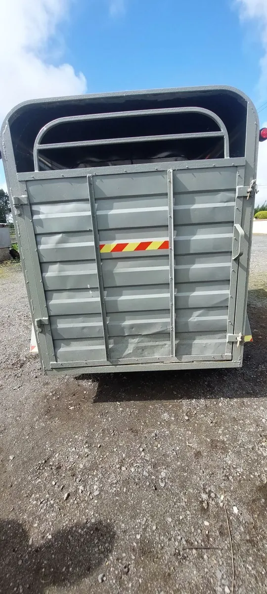 Trailer - Image 1