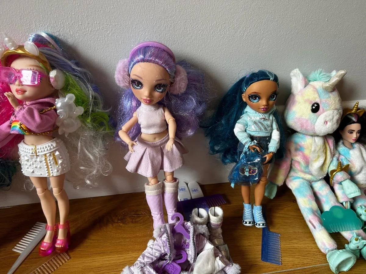 Rainbow High and Barbie dolls set - Image 4