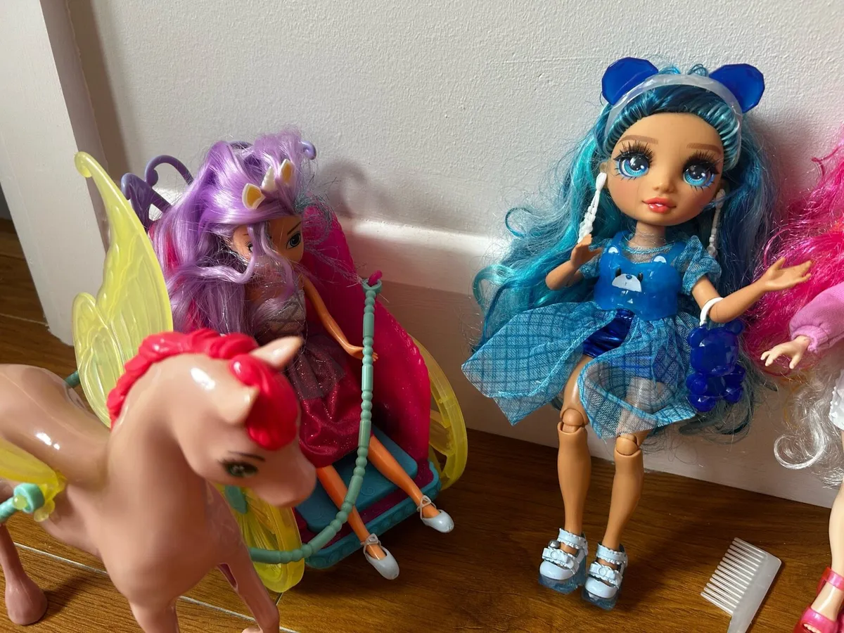 Rainbow High and Barbie dolls set - Image 2