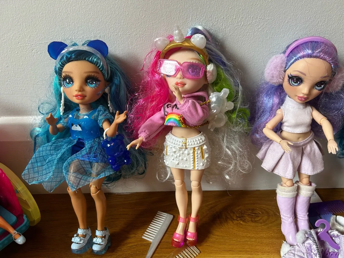 Rainbow High and Barbie dolls set - Image 3