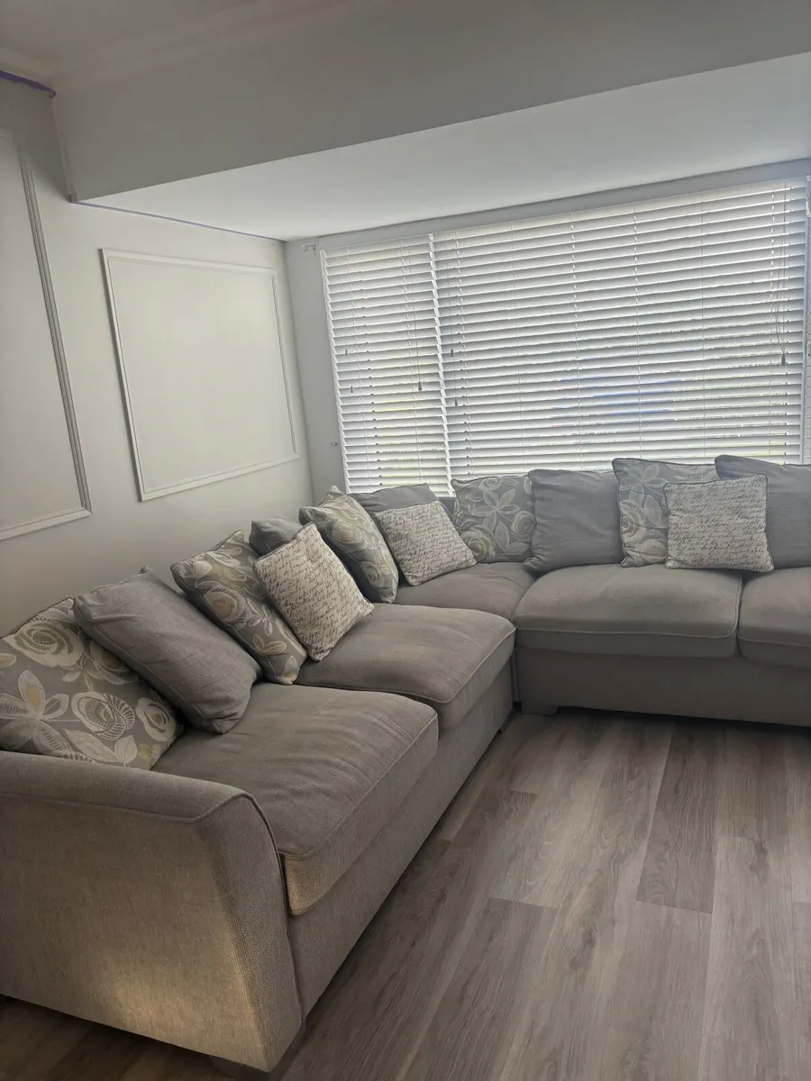Corner sofa - Image 1
