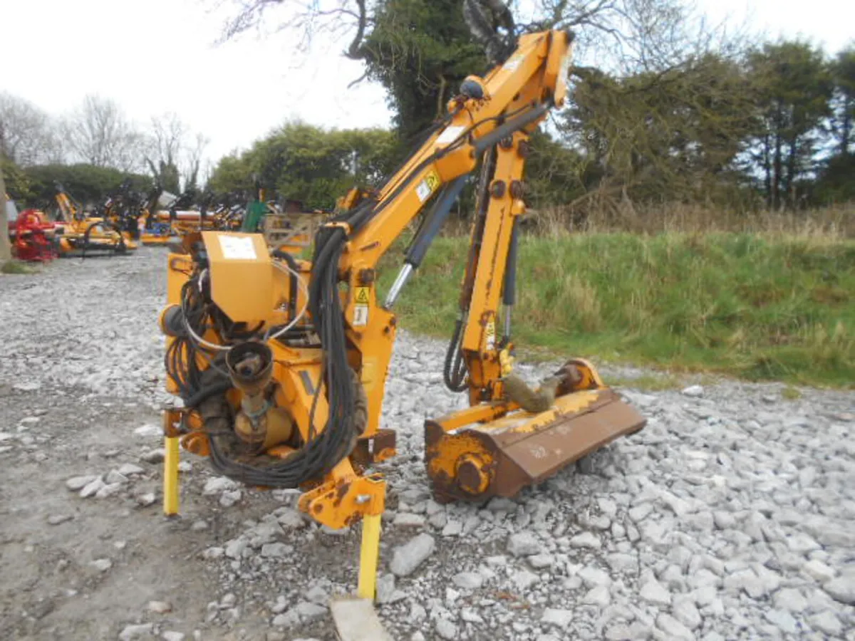 BOMFORD B58T POWER PLUS HEDGECUTTER, JOYSTICK - Image 2