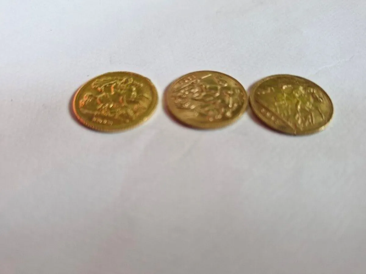 3x Gold half sovereigns - Image 1