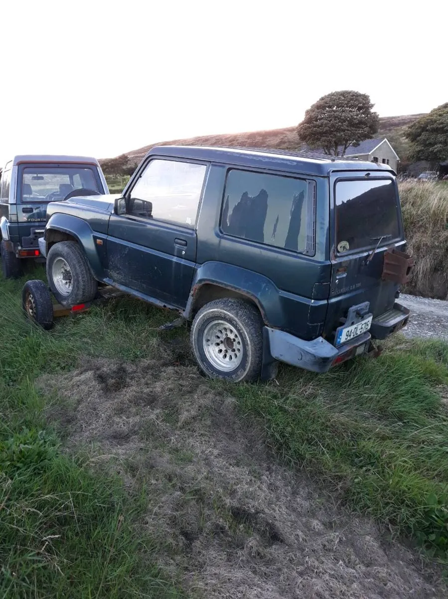 6 daihatsu fourtraks for breaking - Image 1