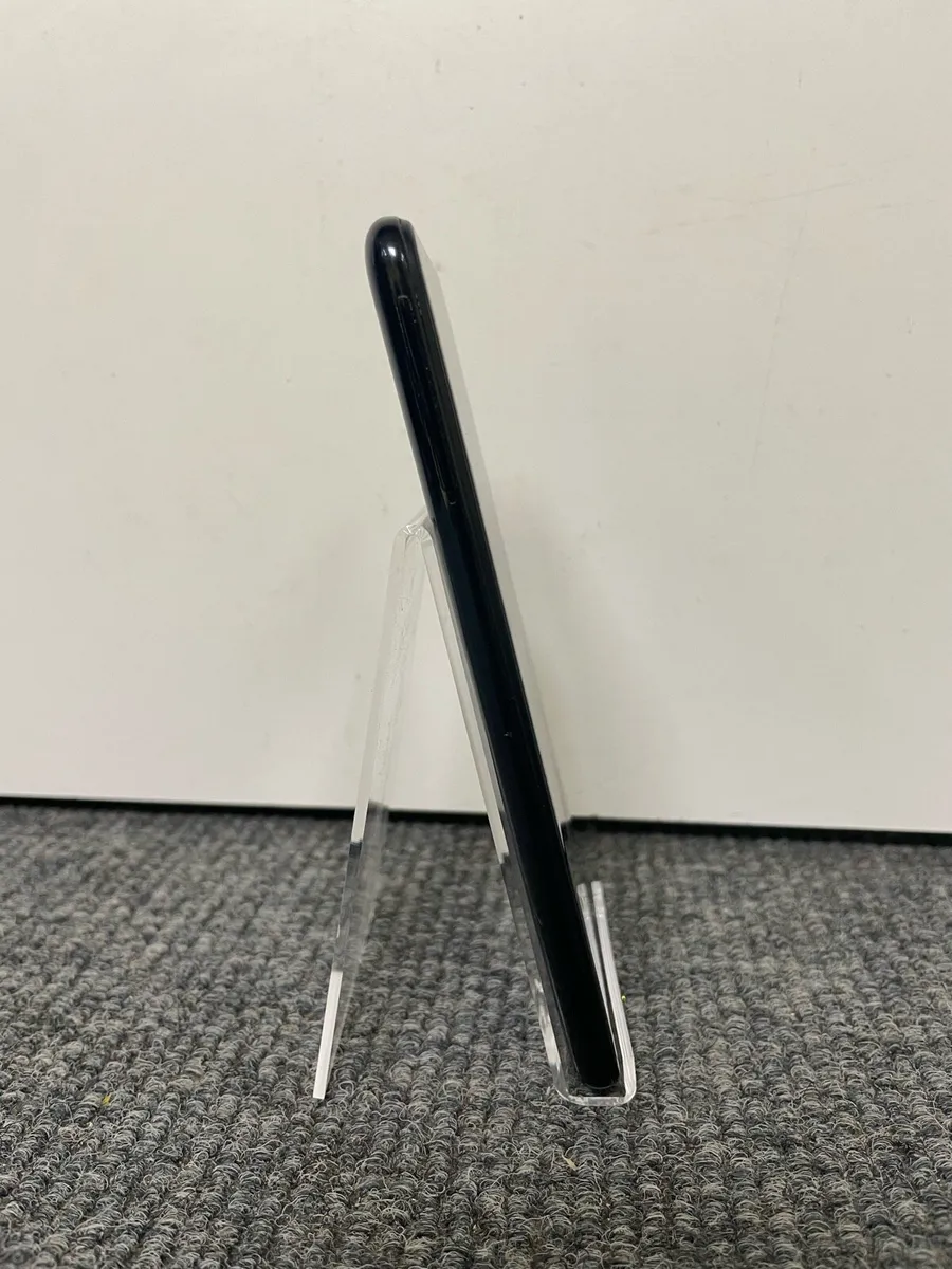 Samsung Galaxy A20e - Image 2