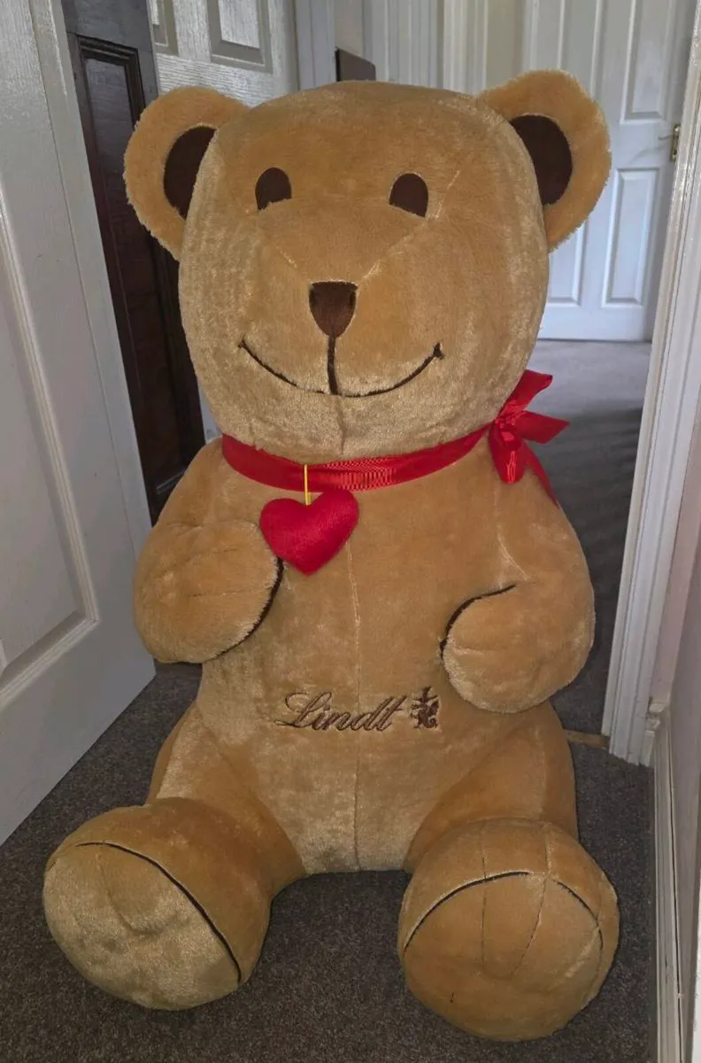 HUGE LIFE SIZED LINDZ, Brand New Unisex Teddy ! - Image 2