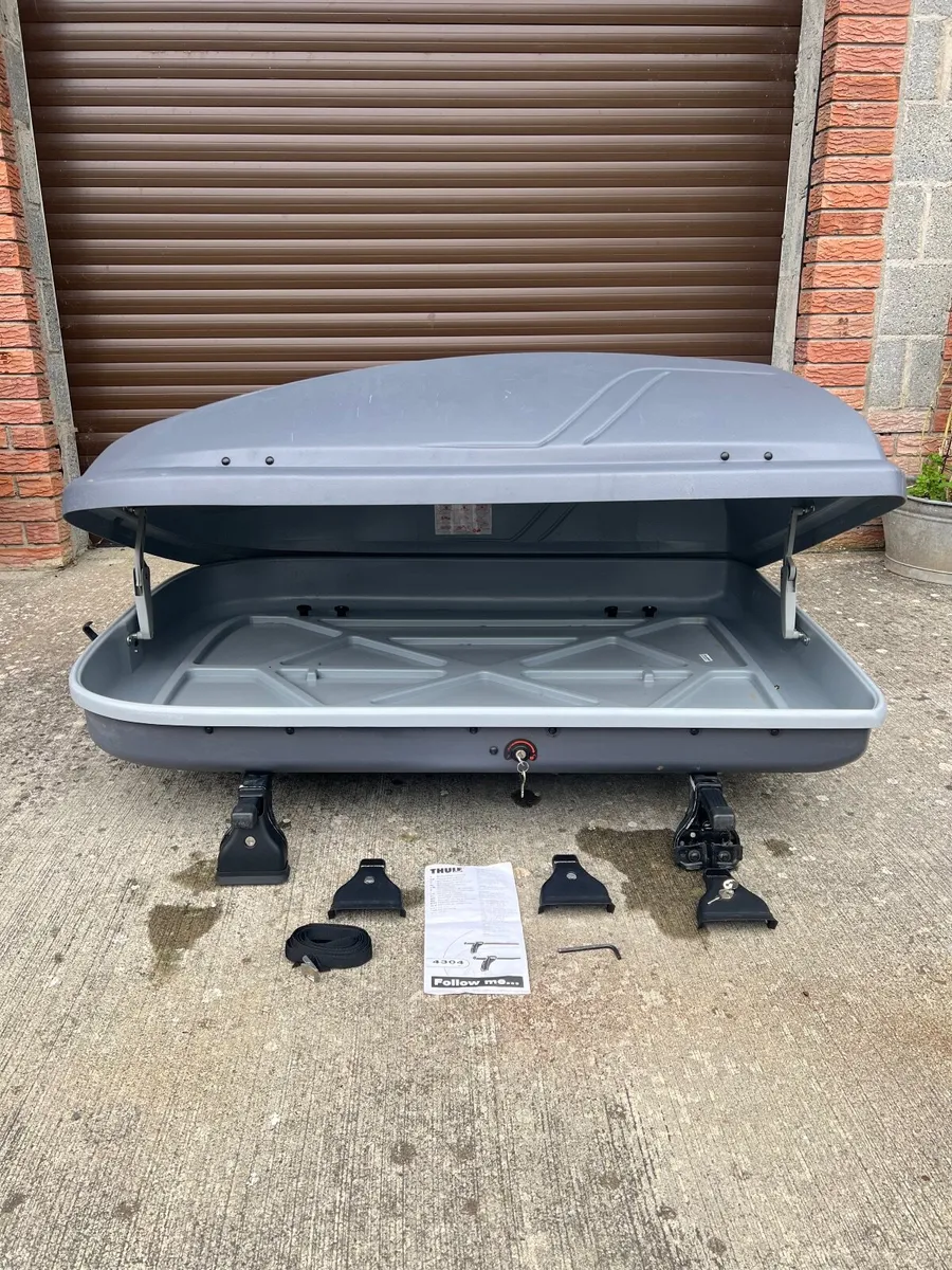 THULE car top box - Image 1