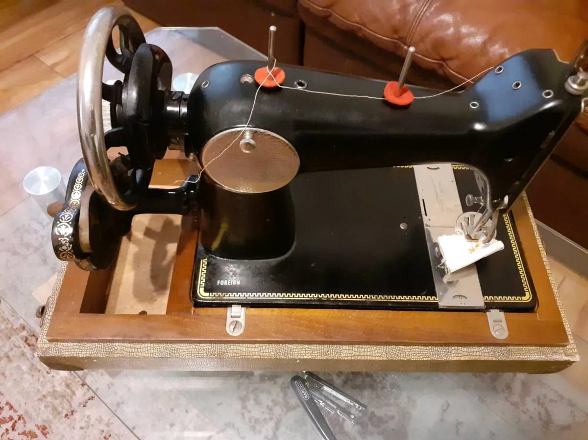Sewing machine (vintage) for sale - Image 2
