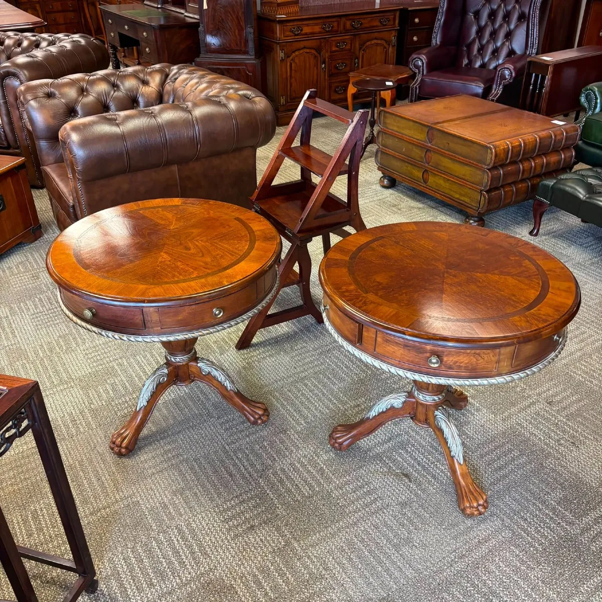 Elegant pair of mahogany drum tables - Image 1