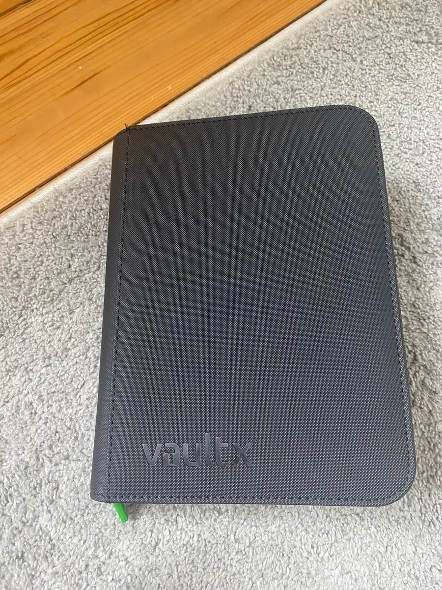 Vault x 4 pocket binder - Image 1