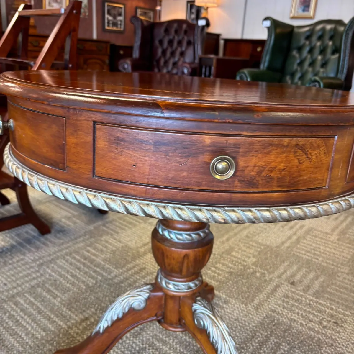 Elegant pair of mahogany drum tables - Image 2