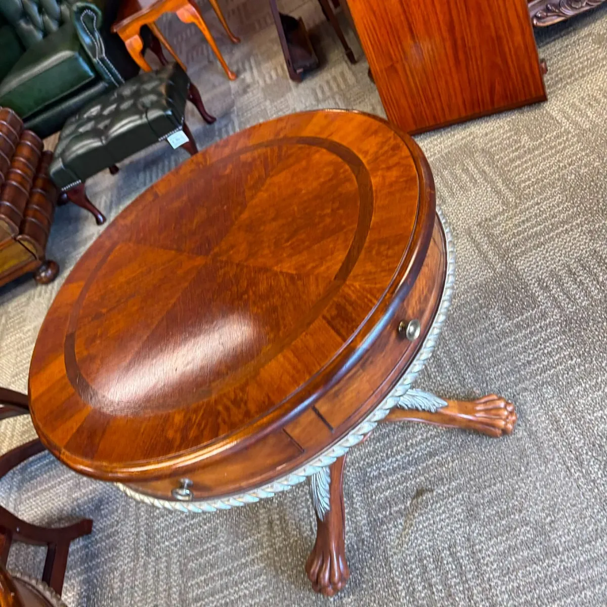 Elegant pair of mahogany drum tables - Image 3