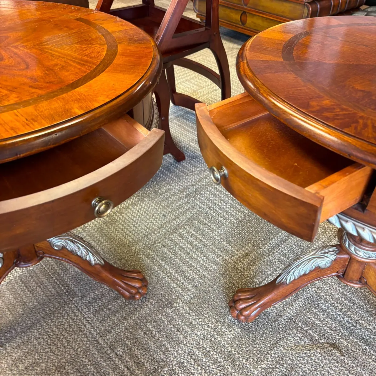 Elegant pair of mahogany drum tables - Image 4