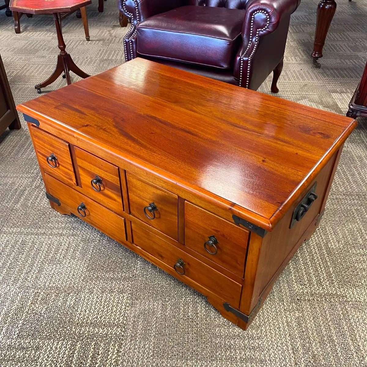 Vintage mahogany campaign style chest coffee table - Image 1