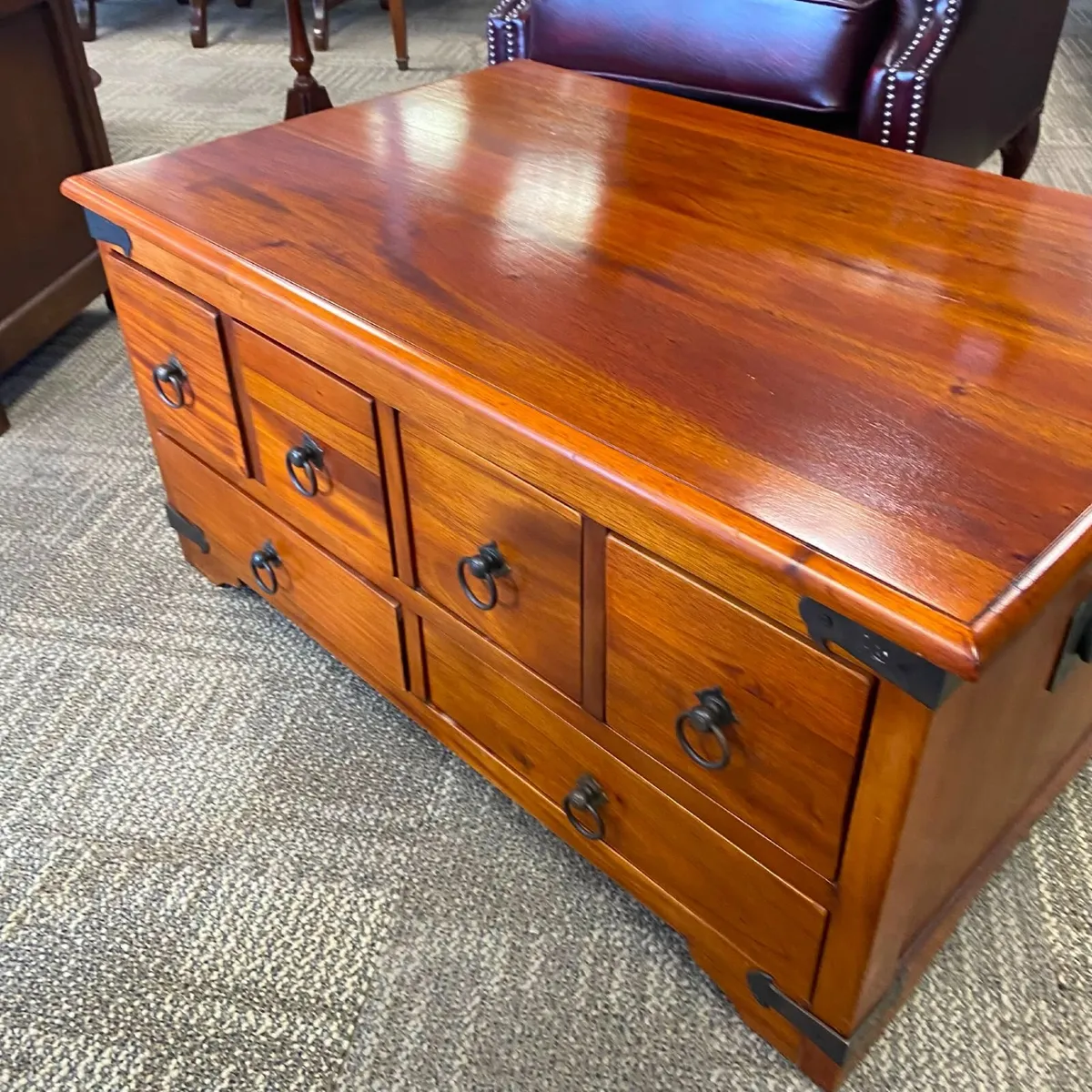 Vintage mahogany campaign style chest coffee table - Image 2