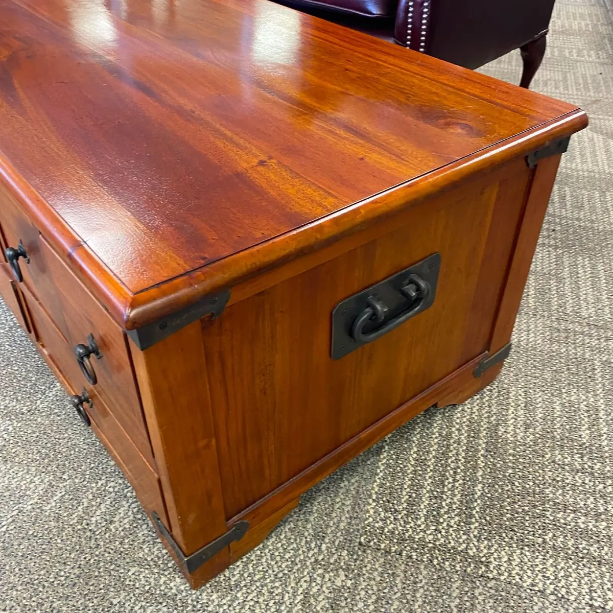 Vintage mahogany campaign style chest coffee table - Image 3