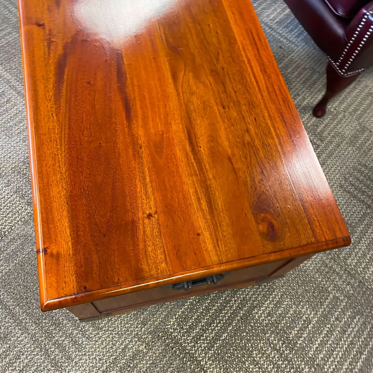 Vintage mahogany campaign style chest coffee table - Image 4