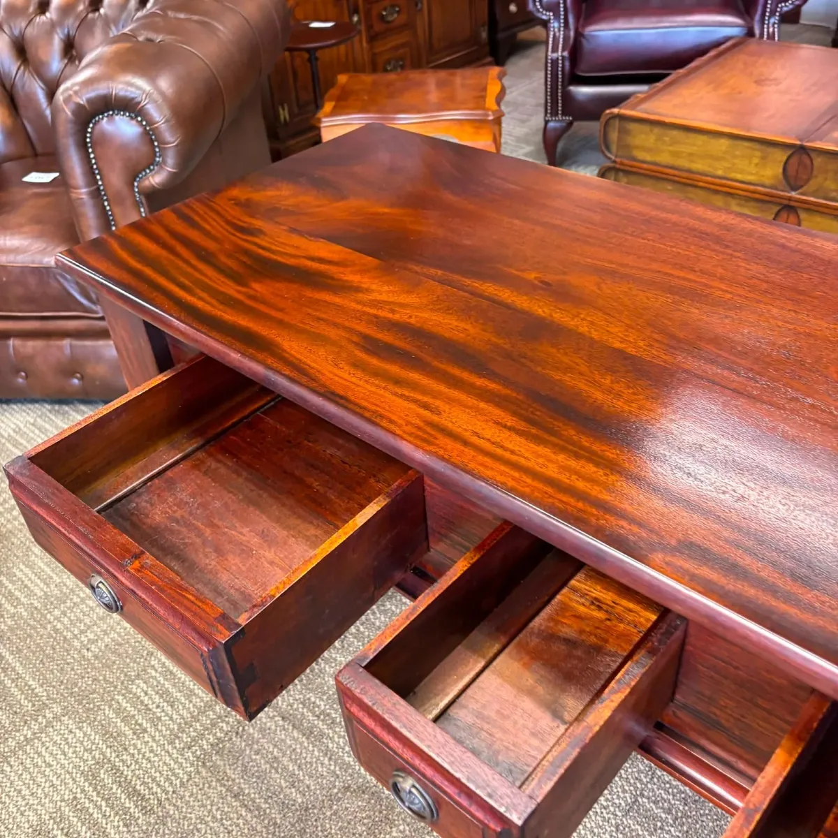 Elegant antique-style, five-drawer mahogany consol - Image 2