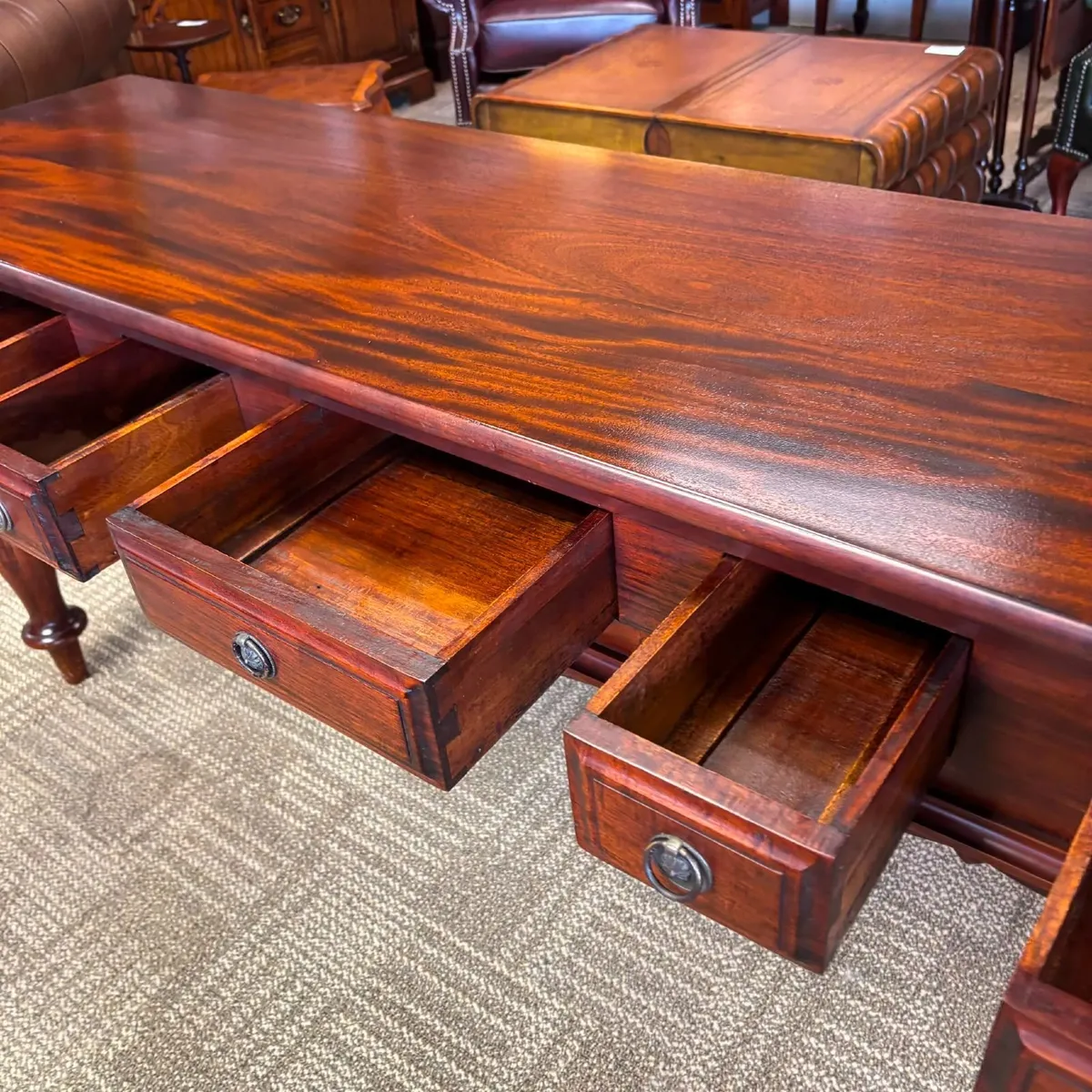 Elegant antique-style, five-drawer mahogany consol - Image 3