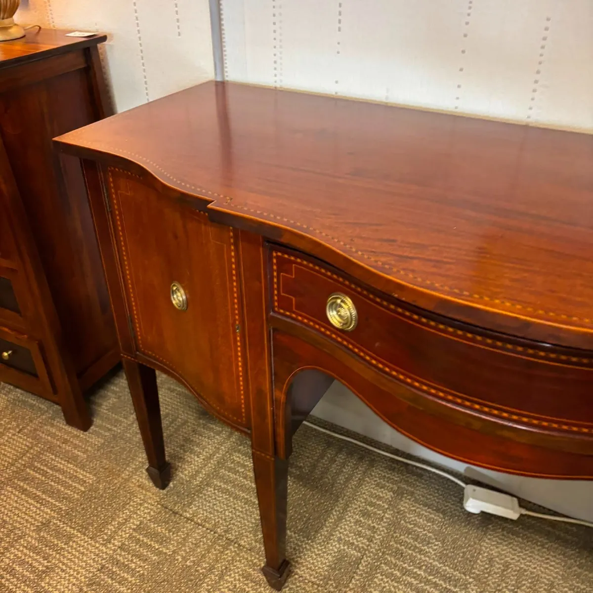 Vintage mahogany Hepplewhite sideboard - Image 2