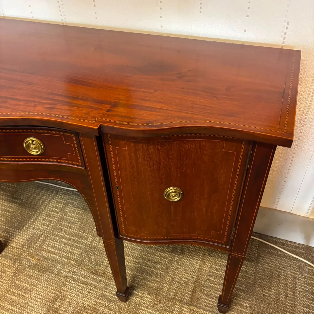 Vintage mahogany Hepplewhite sideboard - Image 3