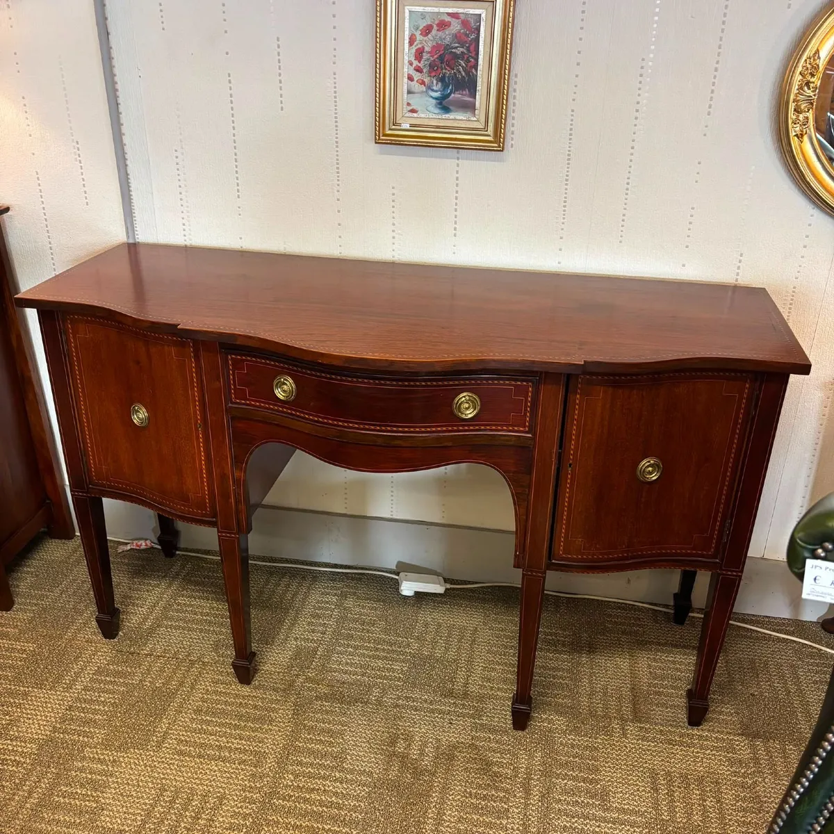 Vintage mahogany Hepplewhite sideboard - Image 1