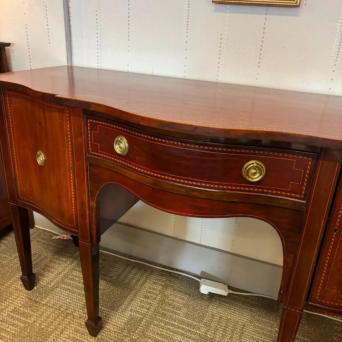 Vintage mahogany Hepplewhite sideboard - Image 4