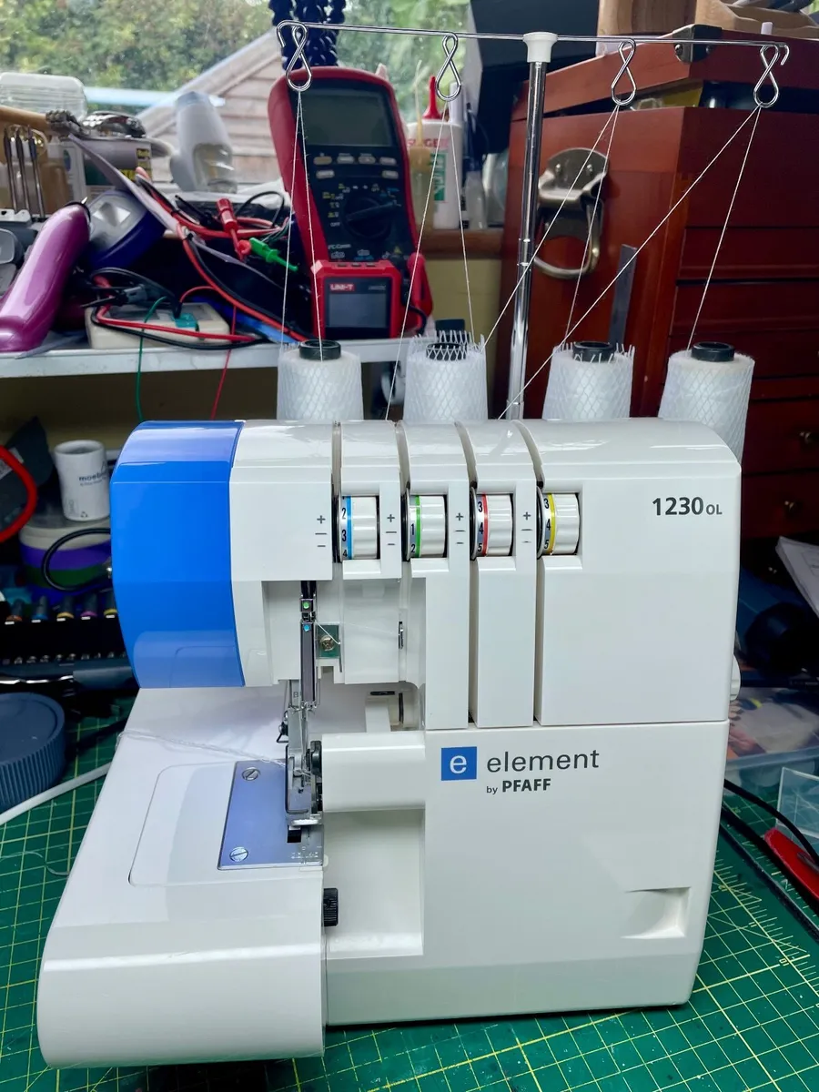 PFAFF Element 1230OL Overlocker -Serviced - As new - Image 1