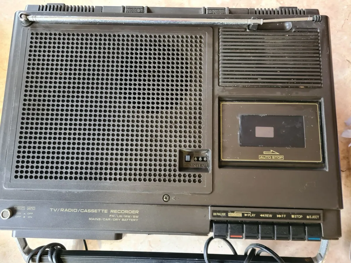 TV and radio cassette player………………………75 - Image 1