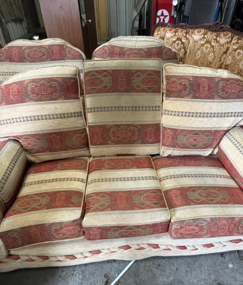 3 seater couch and 2 armchairs - Image 2