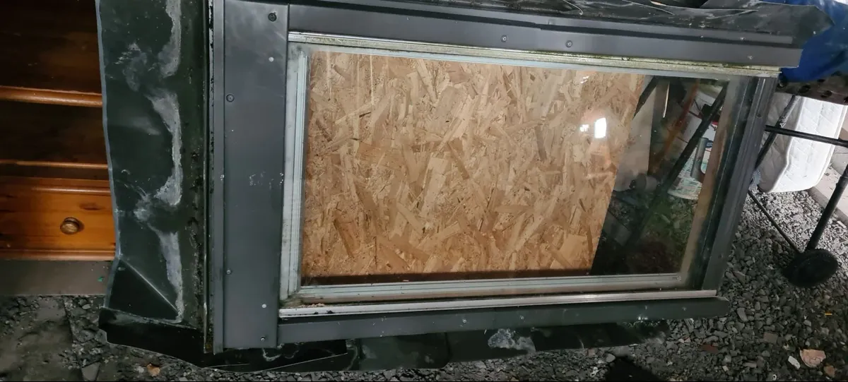 V-LUX window Frame - Image 4