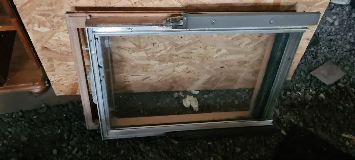 V-LUX window Frame - Image 3
