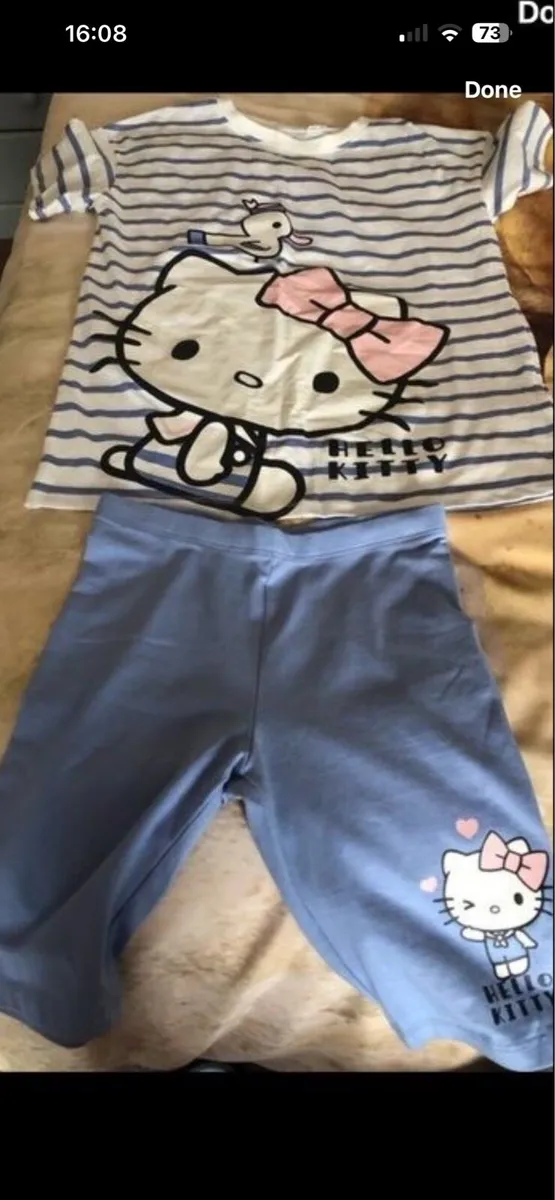 Girls two piece suit age 8/9 €5 - Image 1