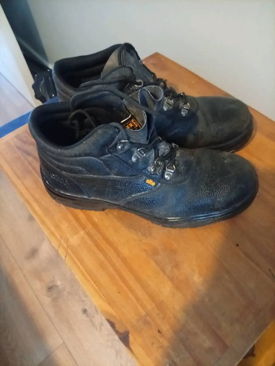 Work boots - Image 1