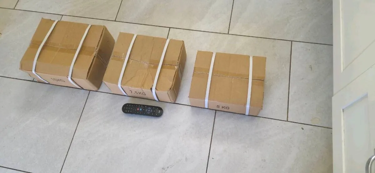 3xbrand new sets of hex dumbbells - Image 1