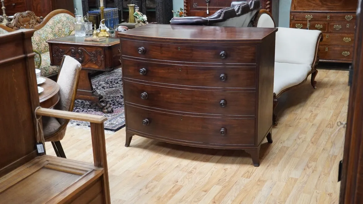 Regency Mahogany Bow Front Chest of Drawers - Image 1