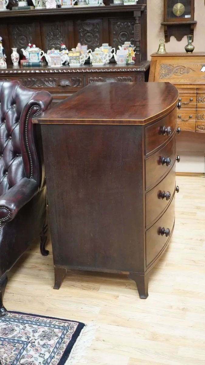 Regency Mahogany Bow Front Chest of Drawers - Image 3