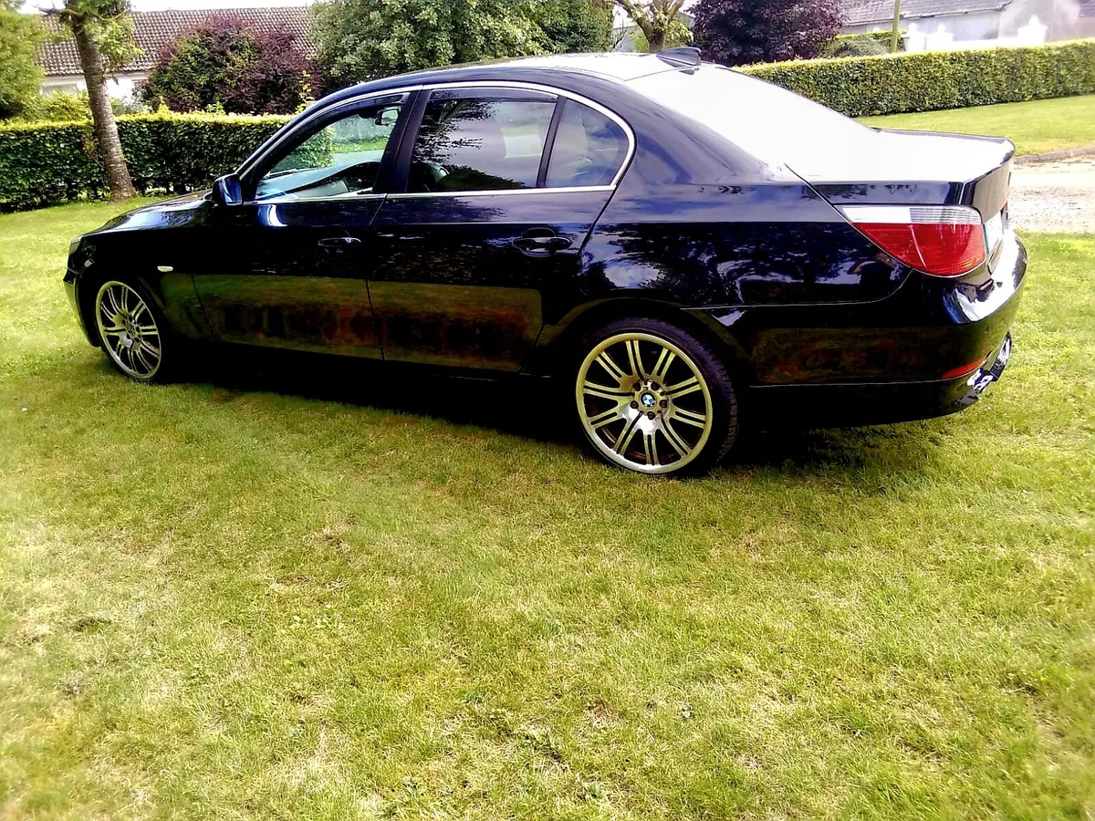 BMW 520i SE Model - Image 4