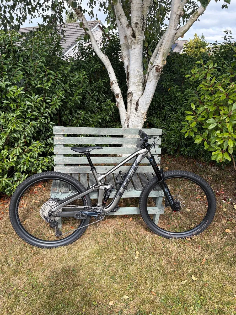 2021 Trek Slash 7 – Full Suspension Enduro MTB - Image 1