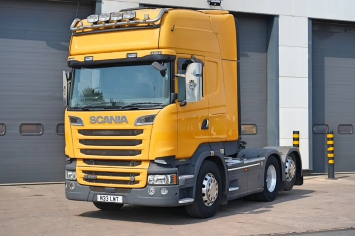 2017 SCANIA R520 6X2 TOP-LINE WITH REAR LIFT AXLE - Image 3