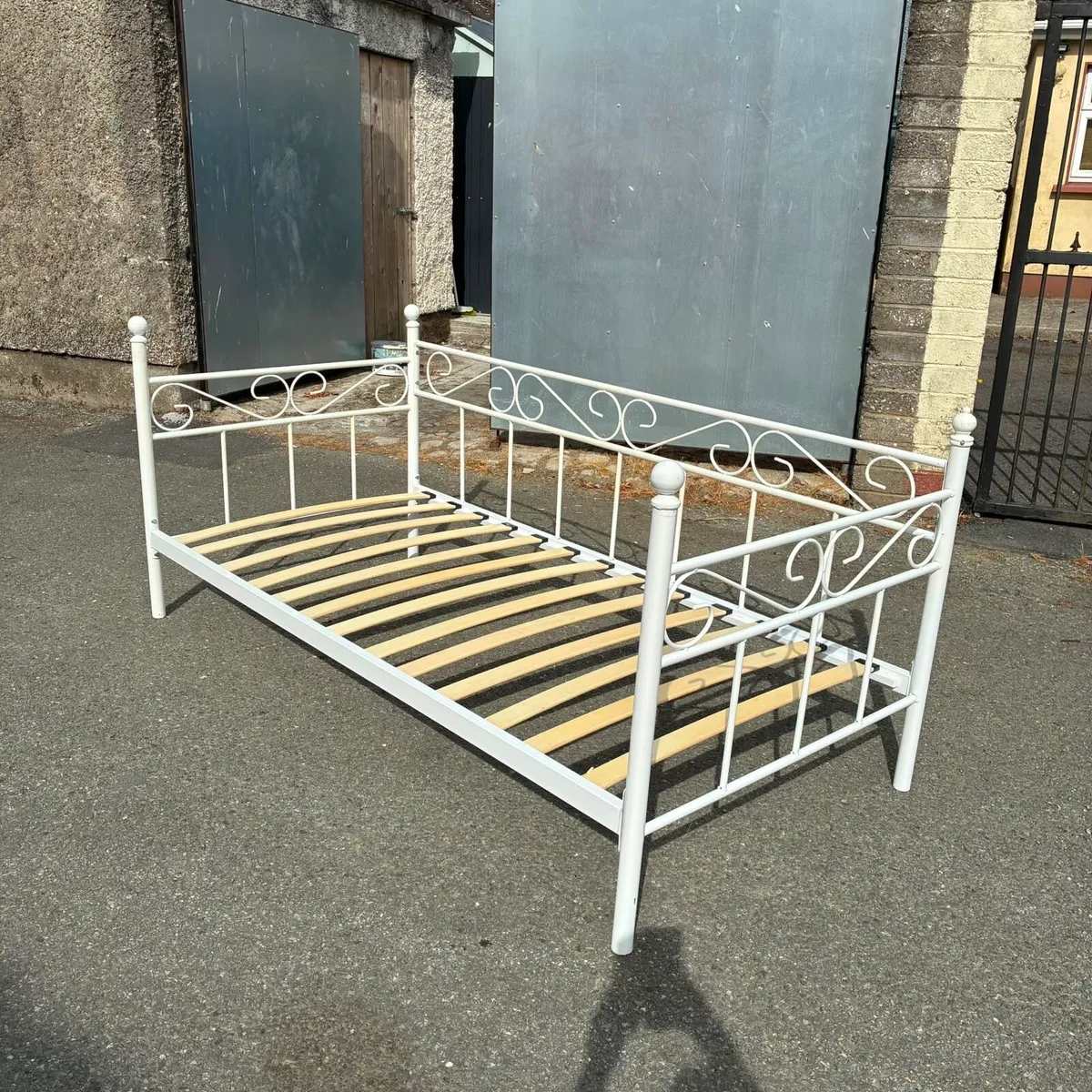 White Single Day Bed with Mattress - Image 3