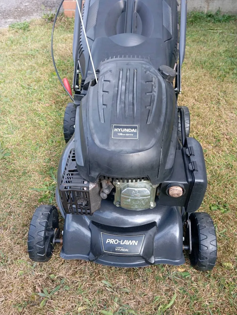 Pro-Lawn petrol lawnmower - Image 1