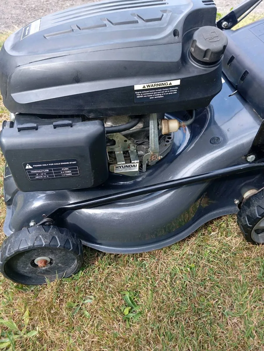 Pro-Lawn petrol lawnmower - Image 2