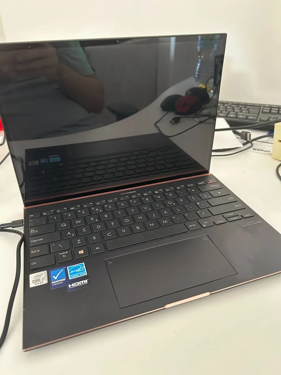 ASUS ZenBook S UX393 – Core i7 – 1TB SSD – Premium - Image 2