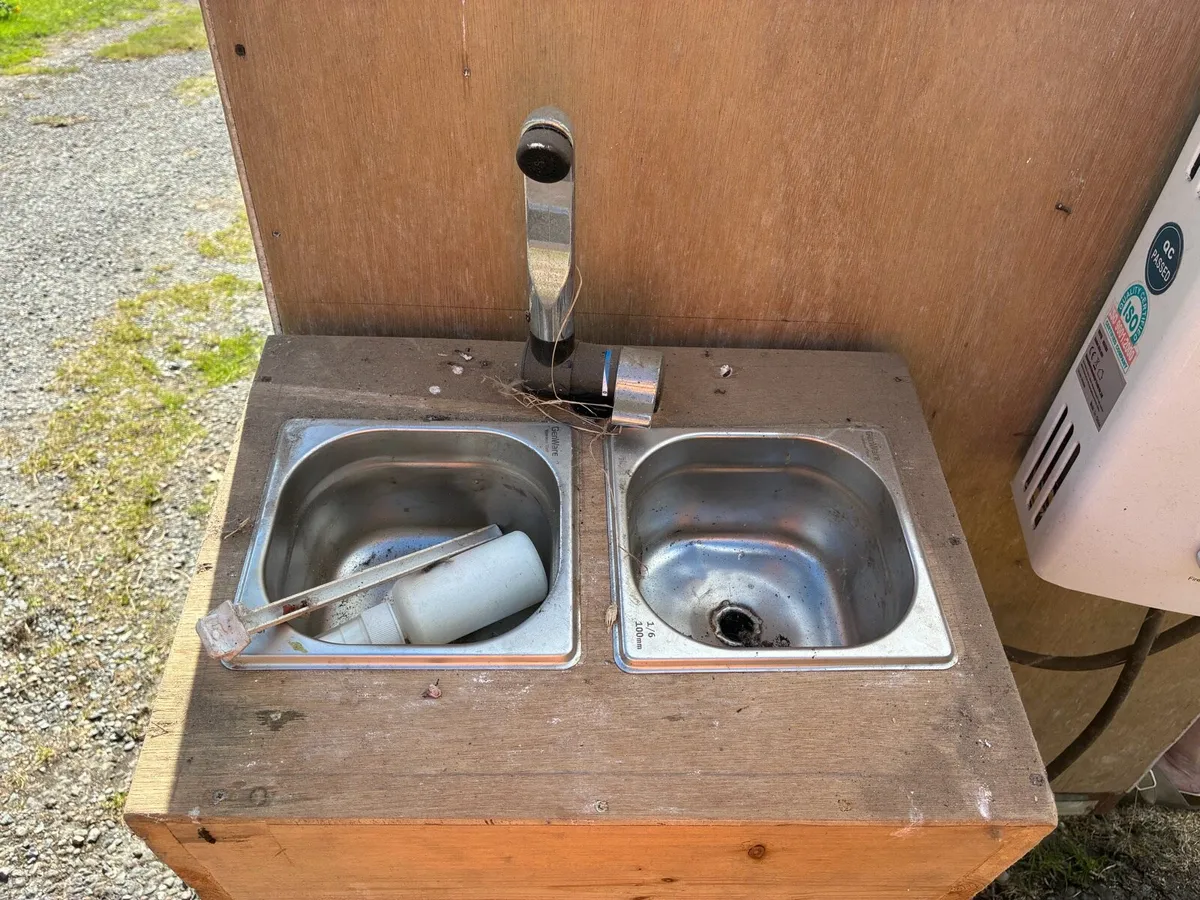 Catering trailer - Image 2