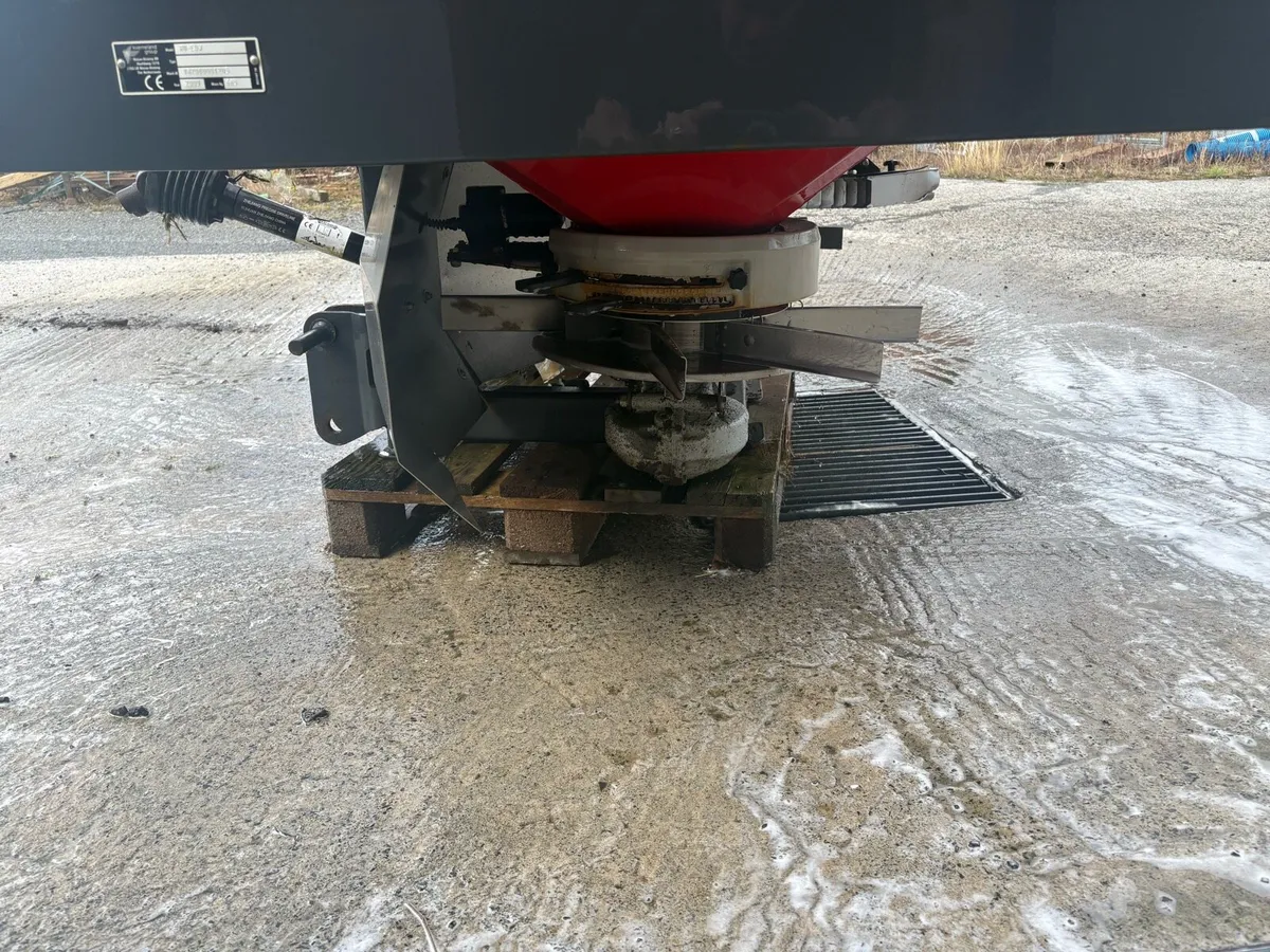 Fertiliser Spreader - Image 3