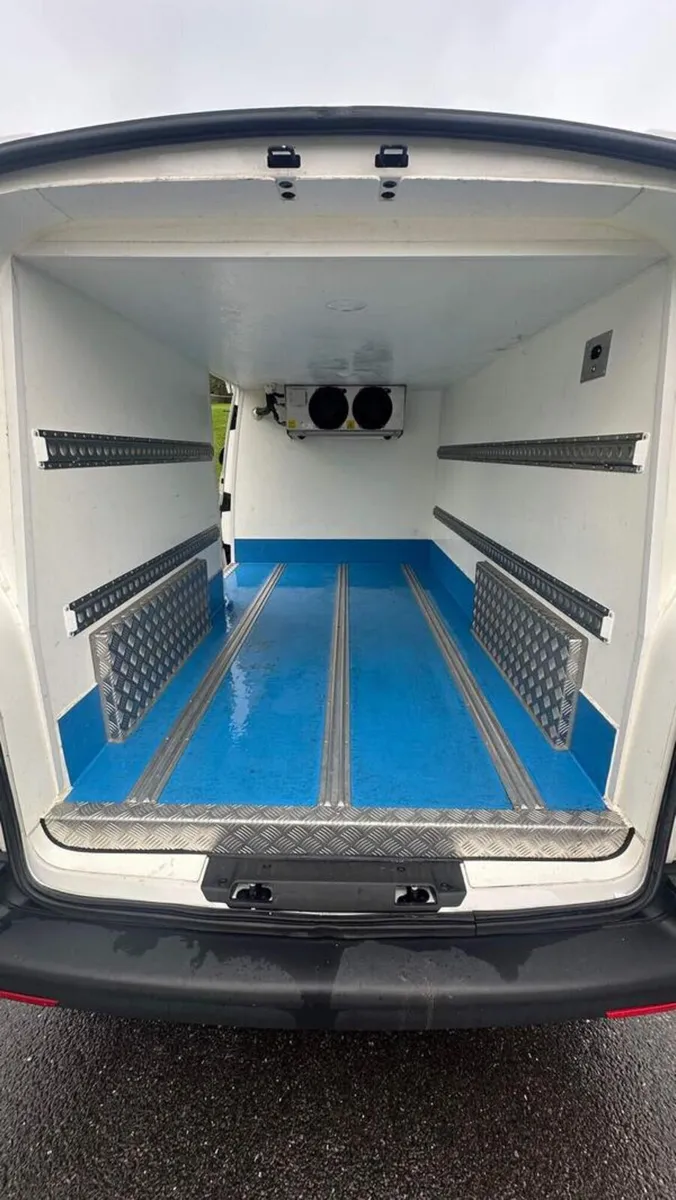 2024 Volkswagen Transporter Refrigerated Van - Image 3
