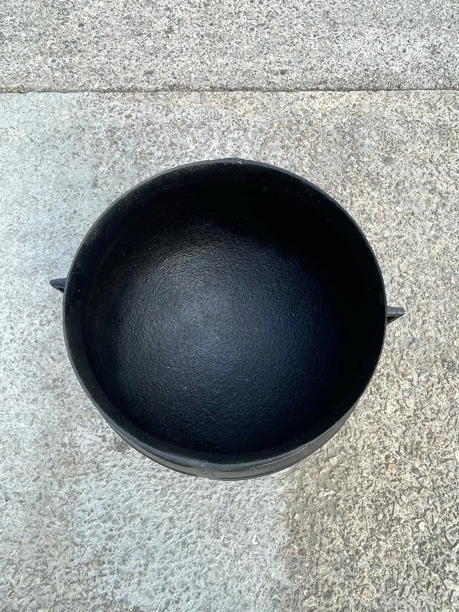 Old cooking Pot - Image 3
