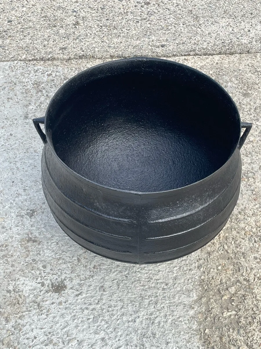 Old cooking Pot - Image 1