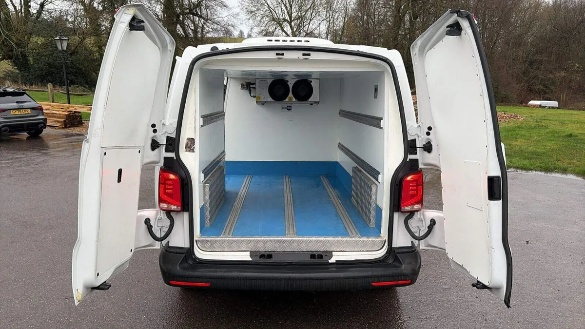 2024 Volkswagen Transporter Refrigerated Van - Image 2